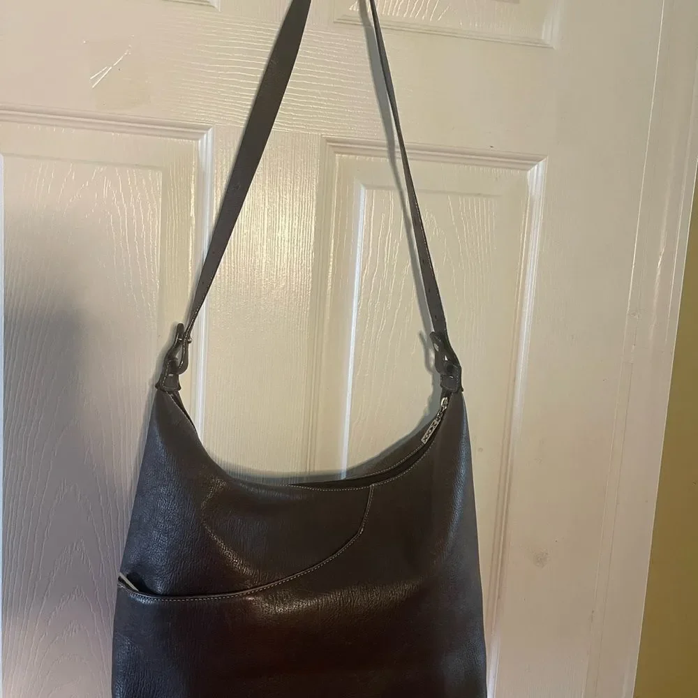 Maxx New York Leather Brown medium shoulder bag with silver tone hardwares.